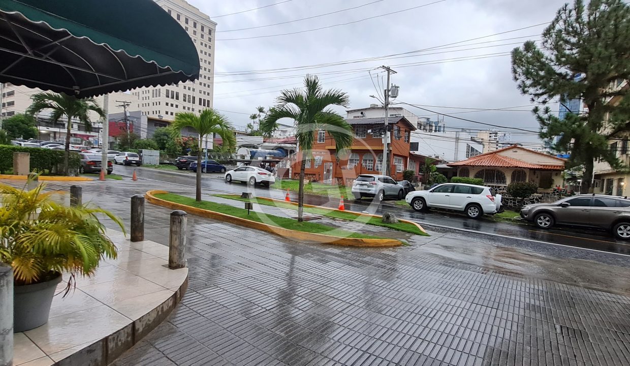 17. Calle frontal Centro Empresarial Mar del Sur- El Carmen