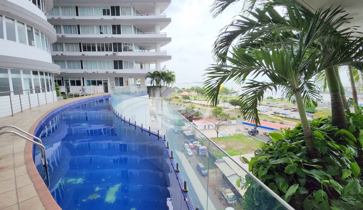 24. Piscina. Venta Bay View. Vista al Mar