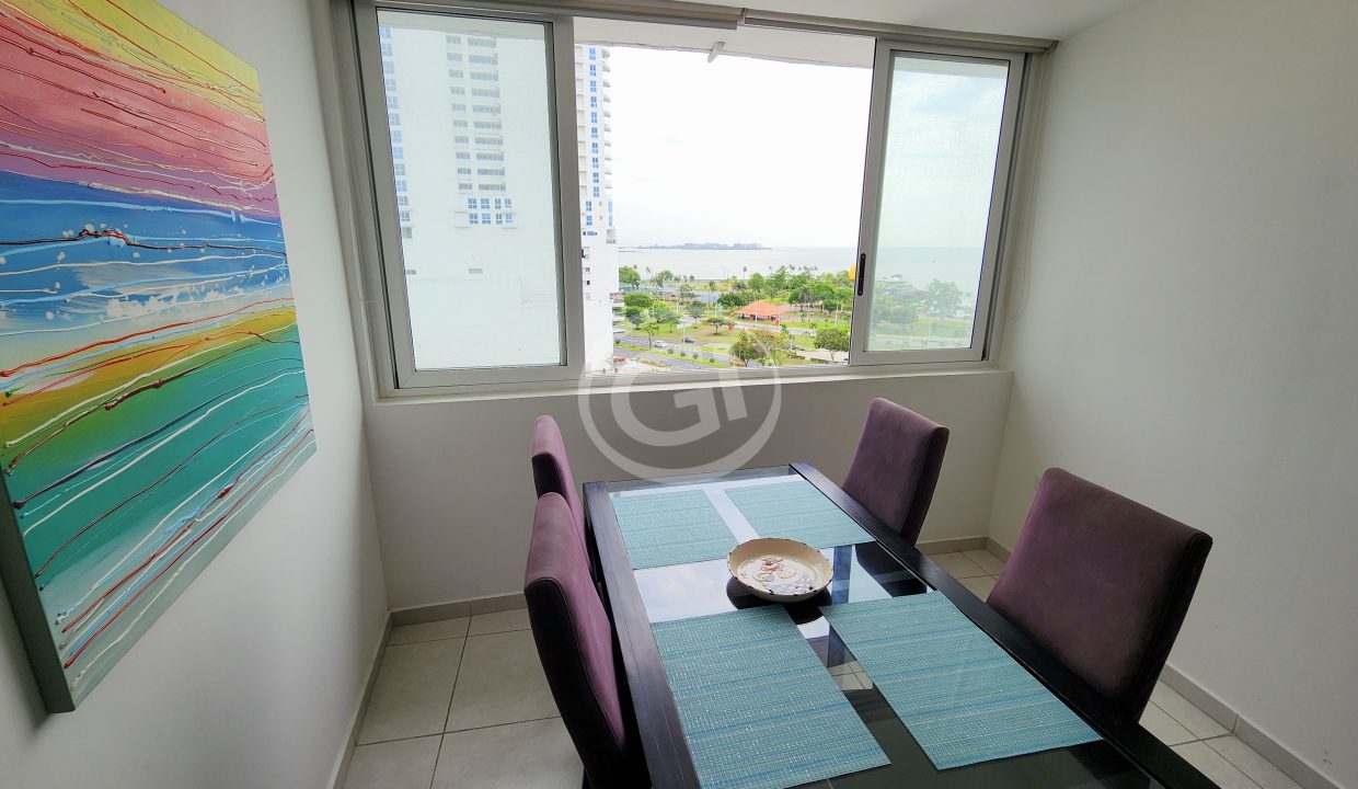 9. Sala-Comedor. Venta Bay View. Vista al Mar