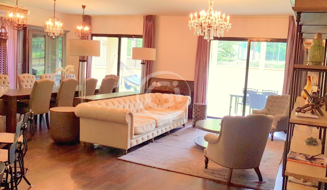 3. Sala-Comedor. Embassy Club Venta de Casa. Clayton
