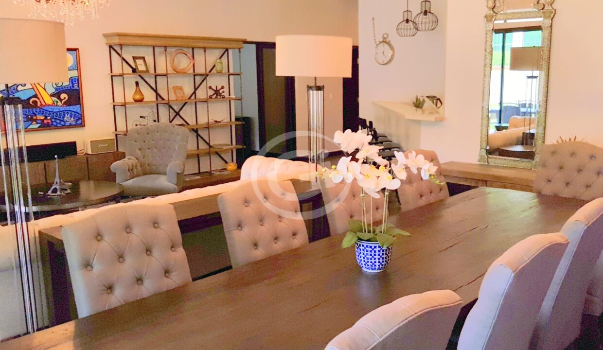 5. Sala-Comedor. Embassy Club Venta de Casa. Clayton