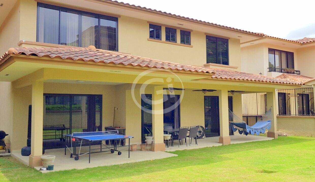6. Patio Trasero. Embassy Club Venta de Casa. Clayton