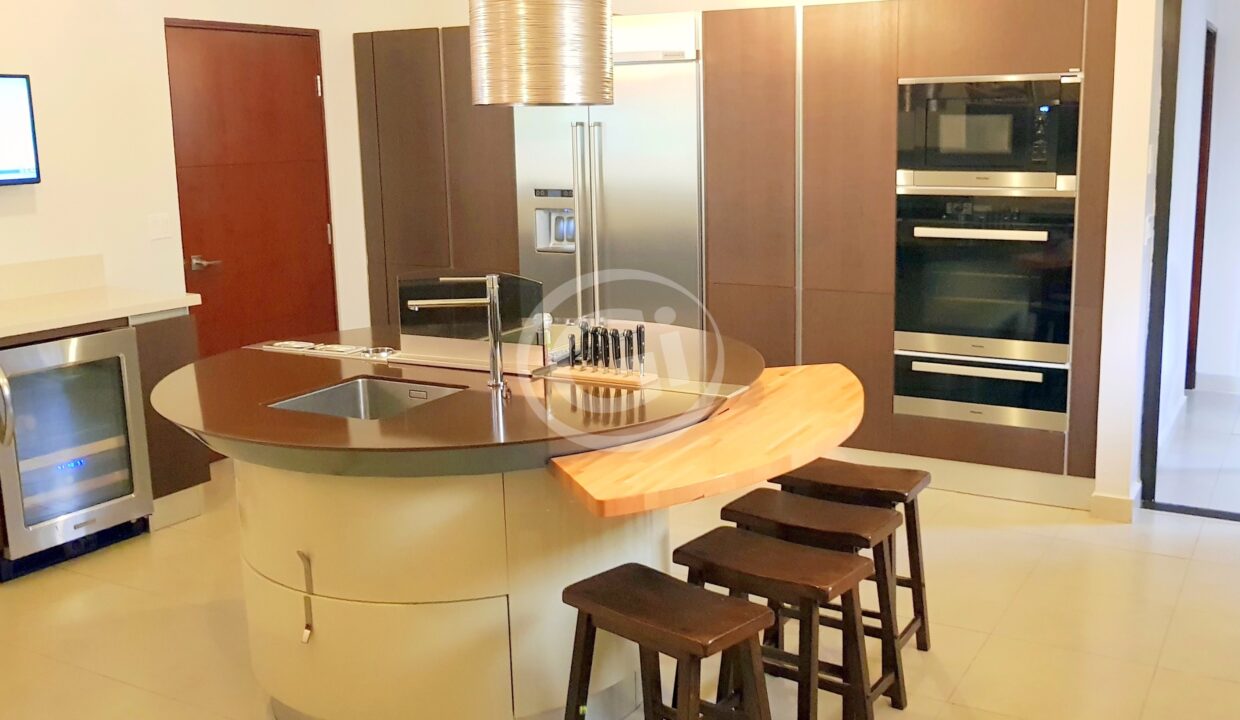 8. Cocina. Embassy Club Venta de Casa. Clayton