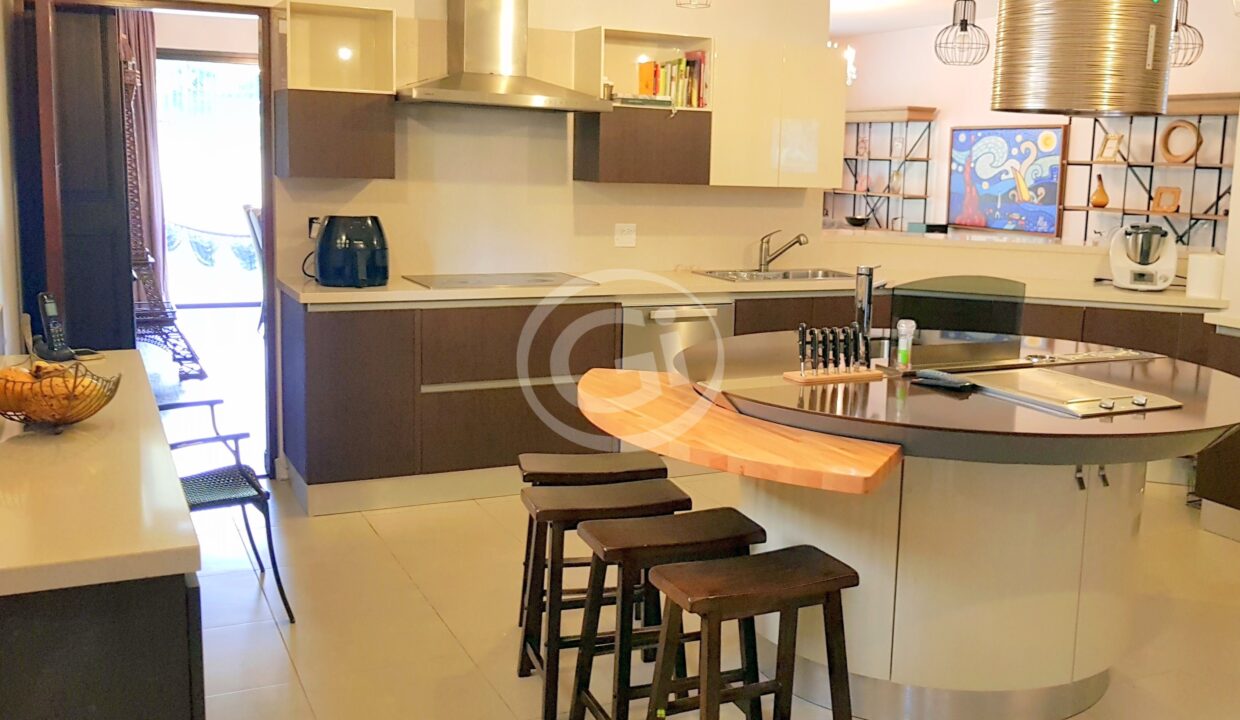 9. Cocina. Embassy Club Venta de Casa. Clayton