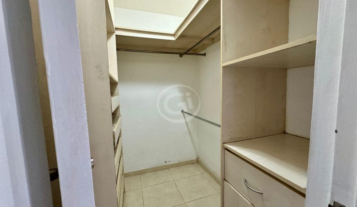 14. walk in closet Apartamento venta Aranjuez
