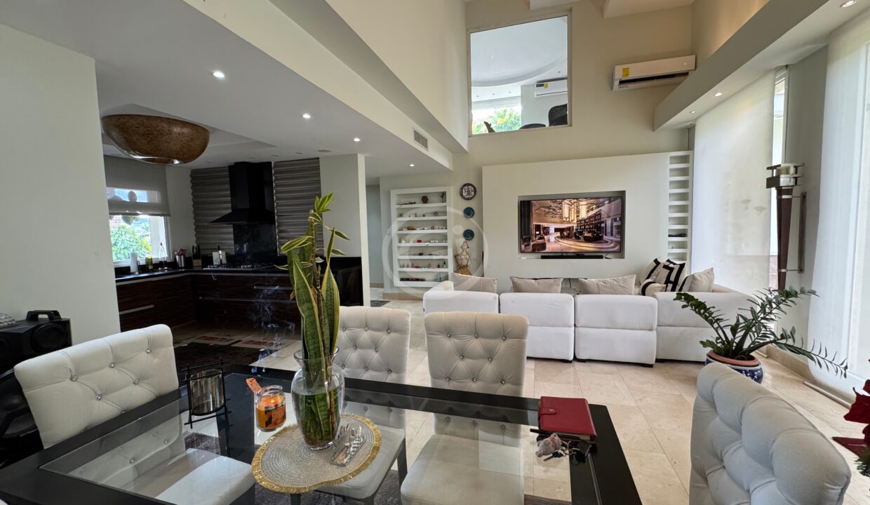 2. Comedor casa venta Tucan