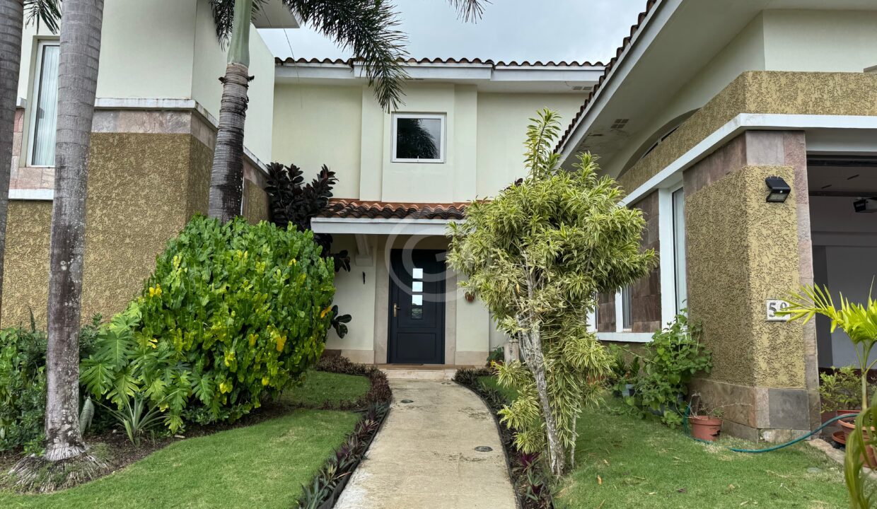 25. entrada casa venta Tucan