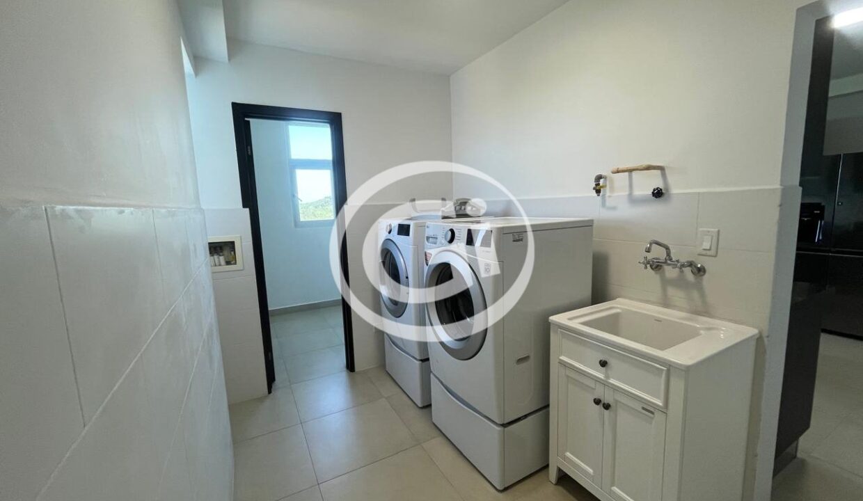 8. Country Heights lavanderia