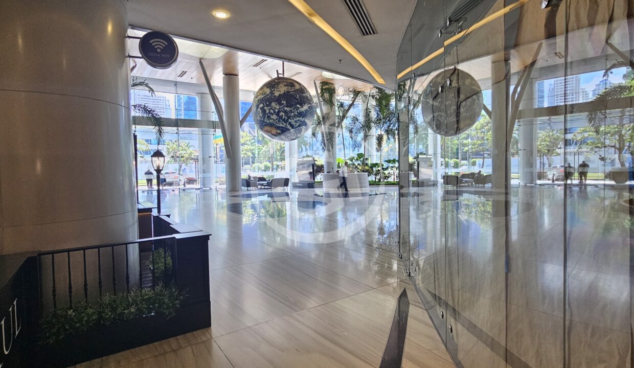 1. Entrada - Lobby Financial Park Costa del este