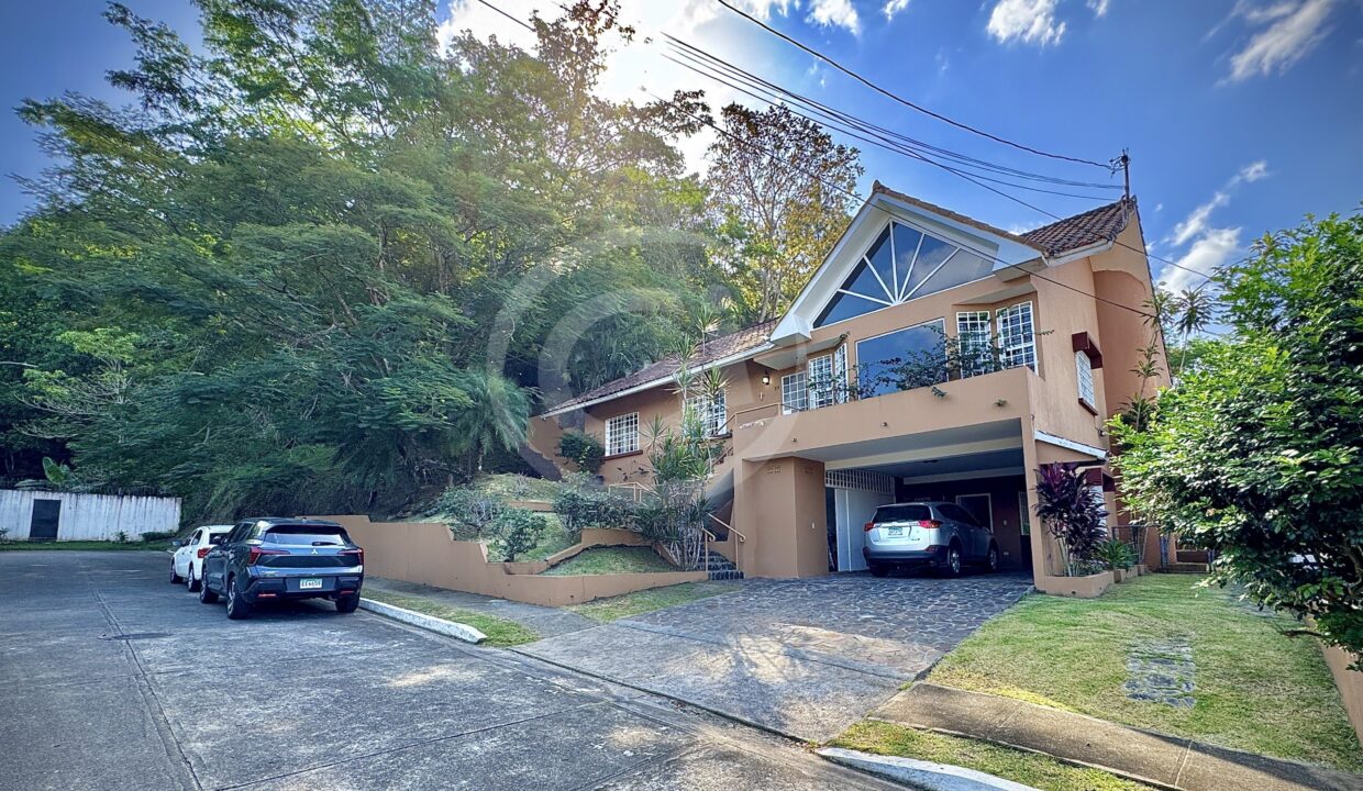 1. Casa venta La Montañesa