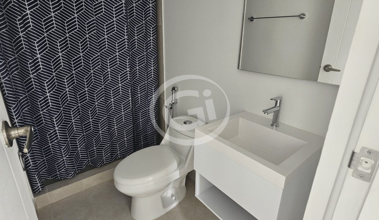 12. Baño secundario. Panamá Viejo Residences. Alquiler