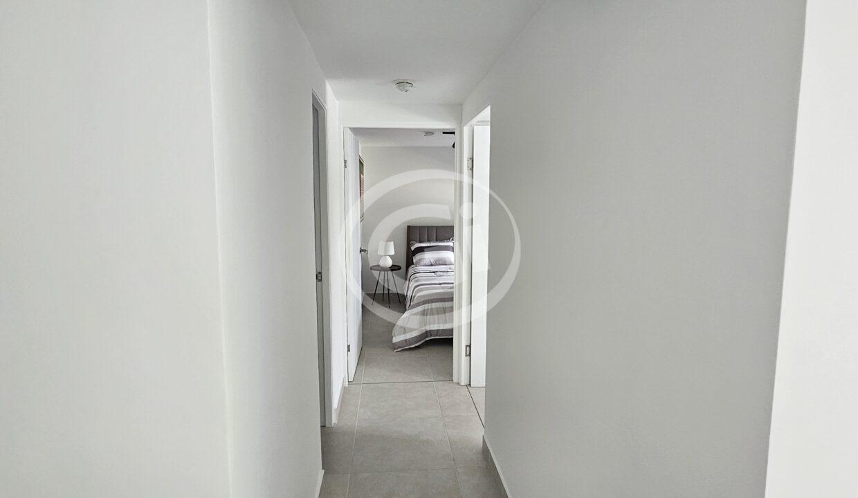 21. Pasillo a las recámaras. Panamá. Viejo Residences. Alquiler