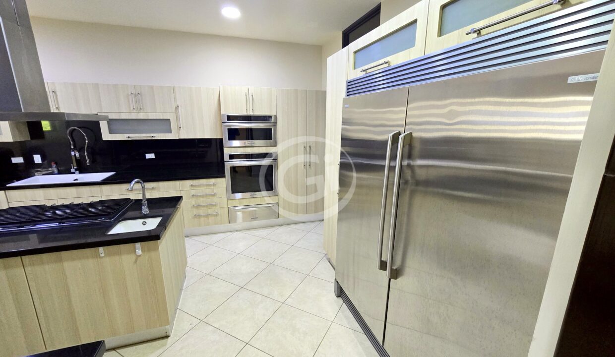 11. Cocina Venta Apartamento Embassy Club Clayton