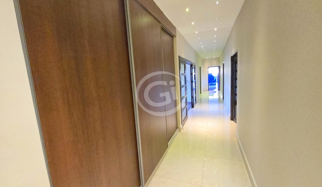 12. Pasillo Venta Apartamento Embassy Club Clayton