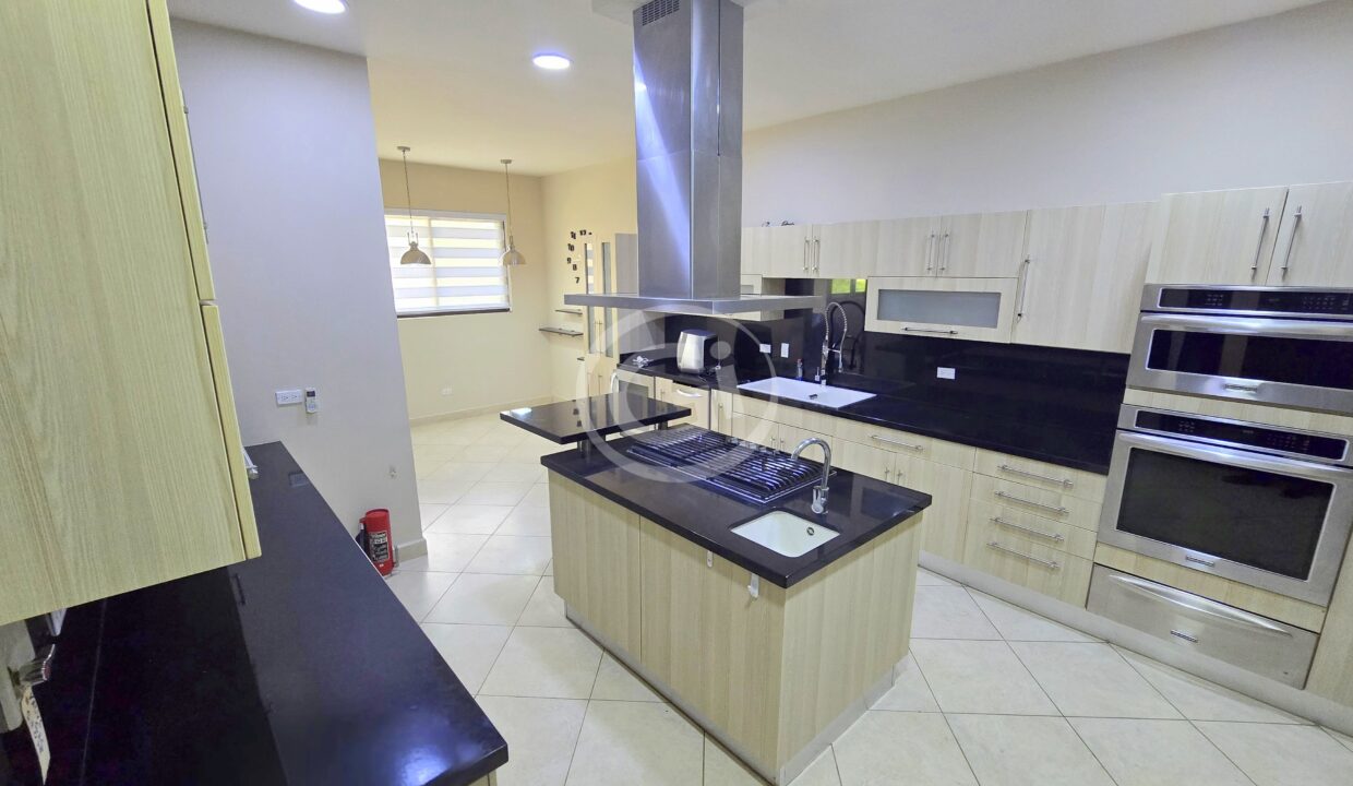 9. Cocina Venta Apartamento Embassy Club Clayton