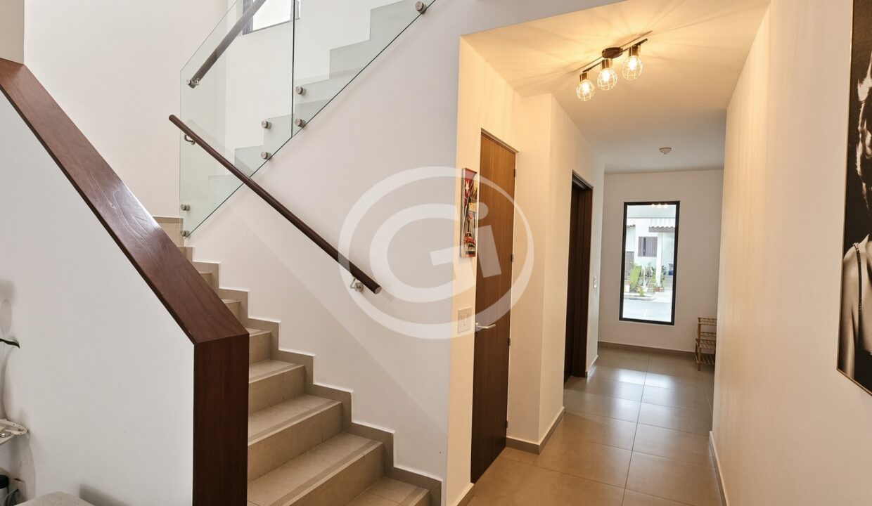 02_recibidor_y_escaleras
