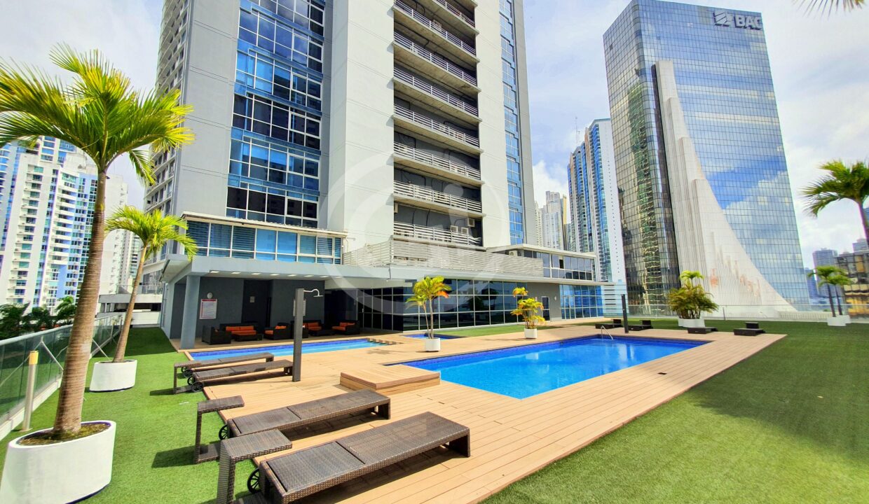 12. Piscina. Venta oficina Colores de Bella Vista
