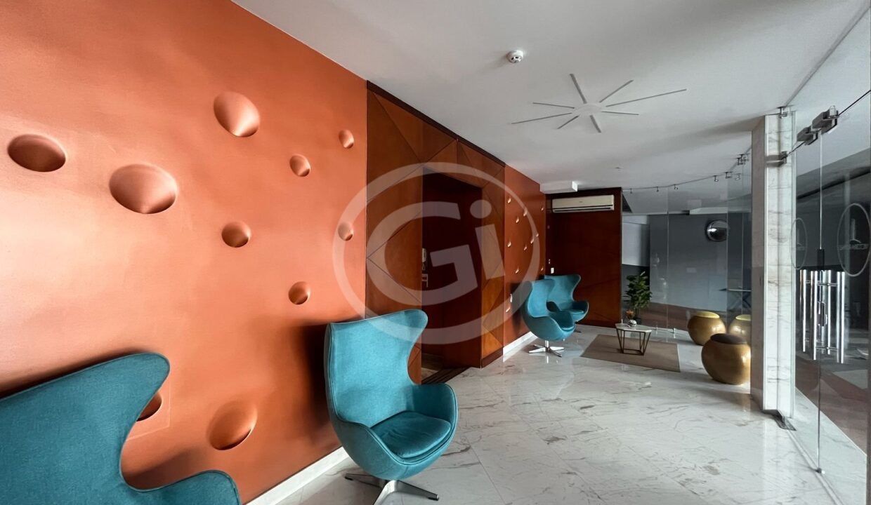 17. Victoria Royale Lobby 1