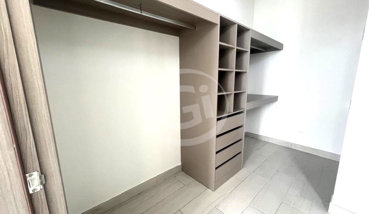 18. PH Bonavista Walk in Closet