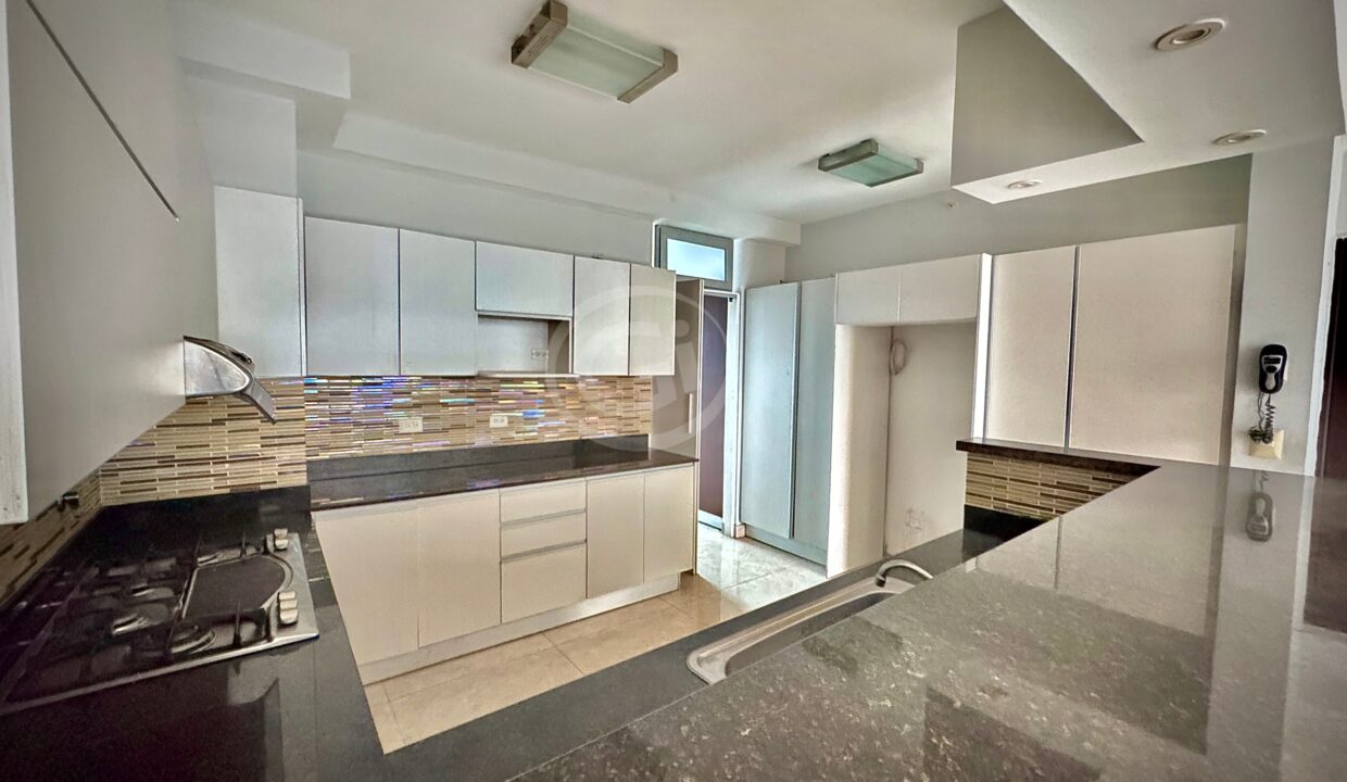 3. Cocina venta apartamento Harmony