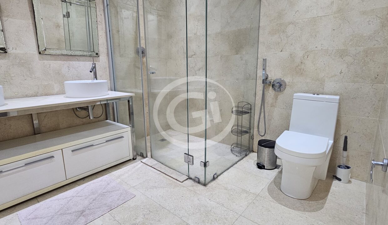 11. Baño de Recámara principal. alquiler Yoo