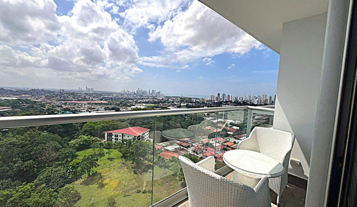 12. Sky Point balcón
