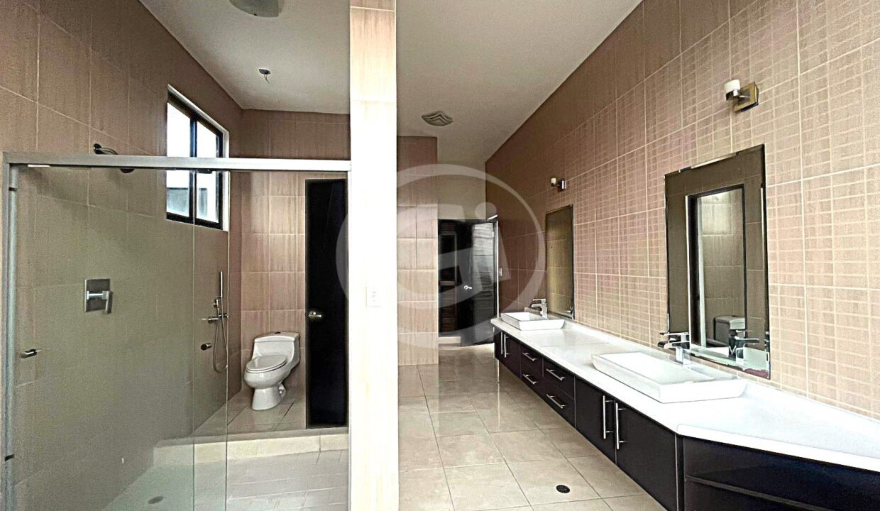 21. Elite 400 baño principla 1