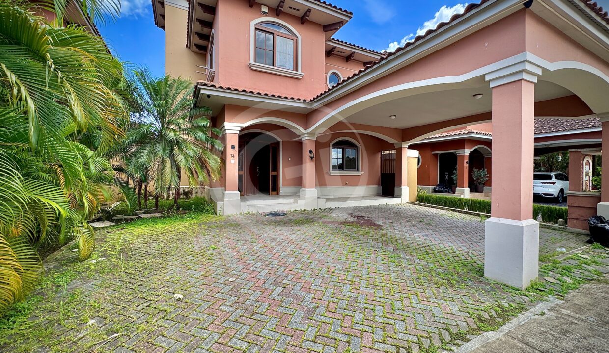 1. Fachada venta casa Costa Sur El Doral
