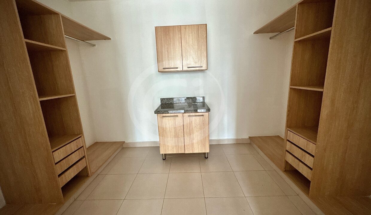 17. Walk in closet venta apartamento Tao San Francisco