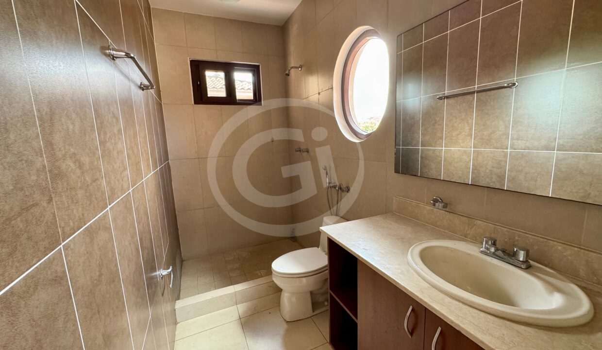 21. Baño venta casa Costa Sur El Doral