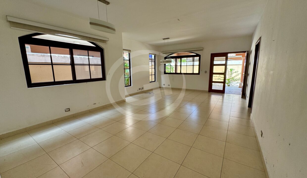 3. Sala comedor venta casa Costa Sur El Doral