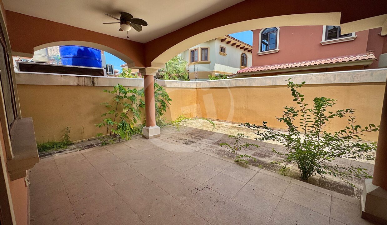 5. Patio venta casa Costa Sur El Doral