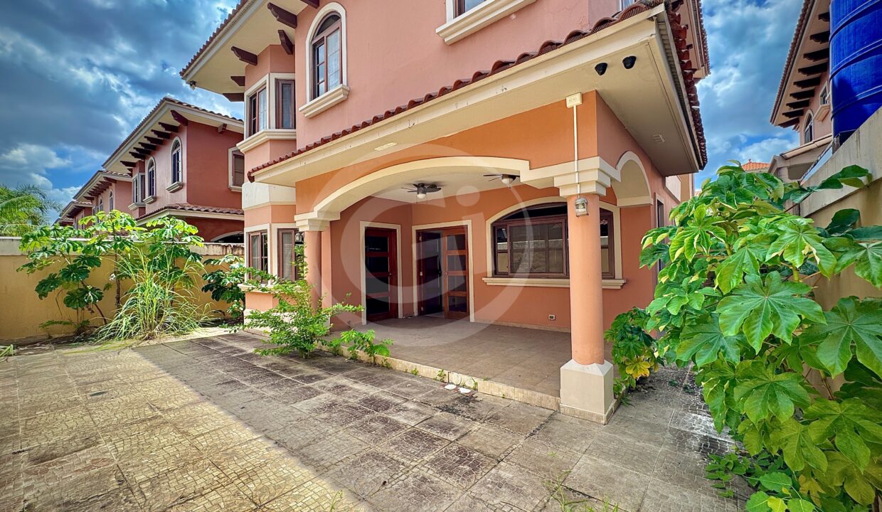 6. Patio venta casa Costa Sur El Doral
