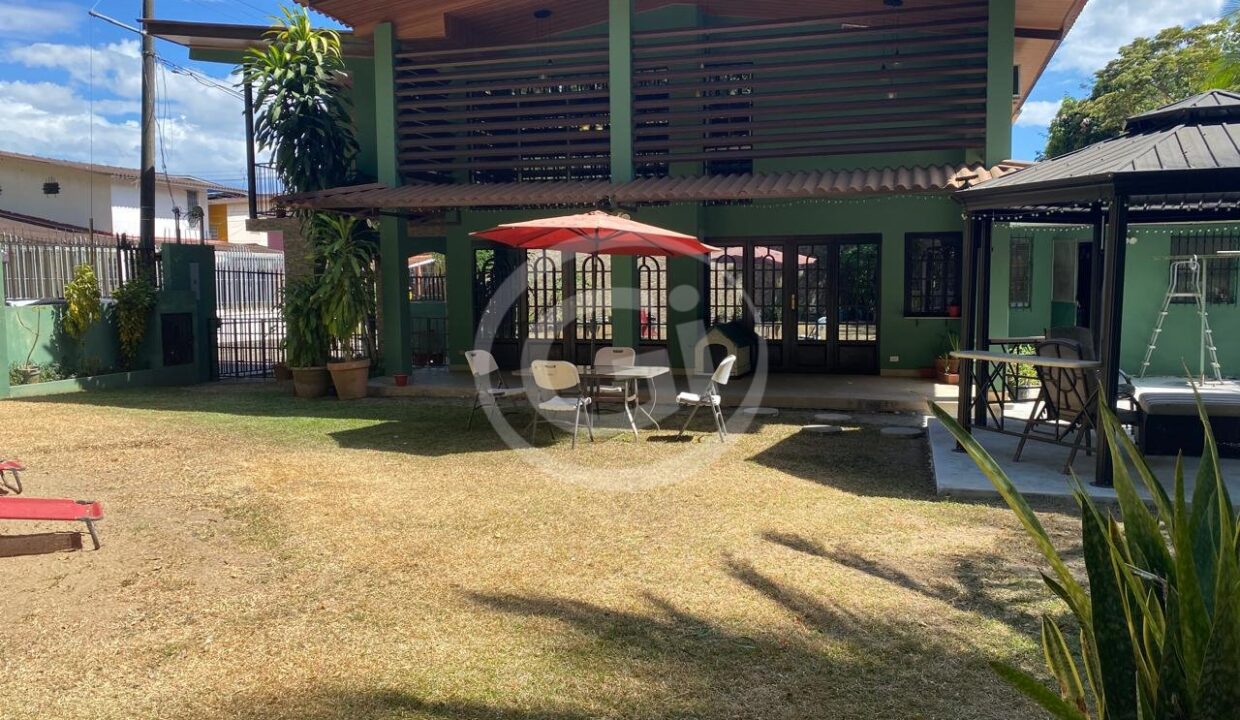 1. Condado del Rey patio