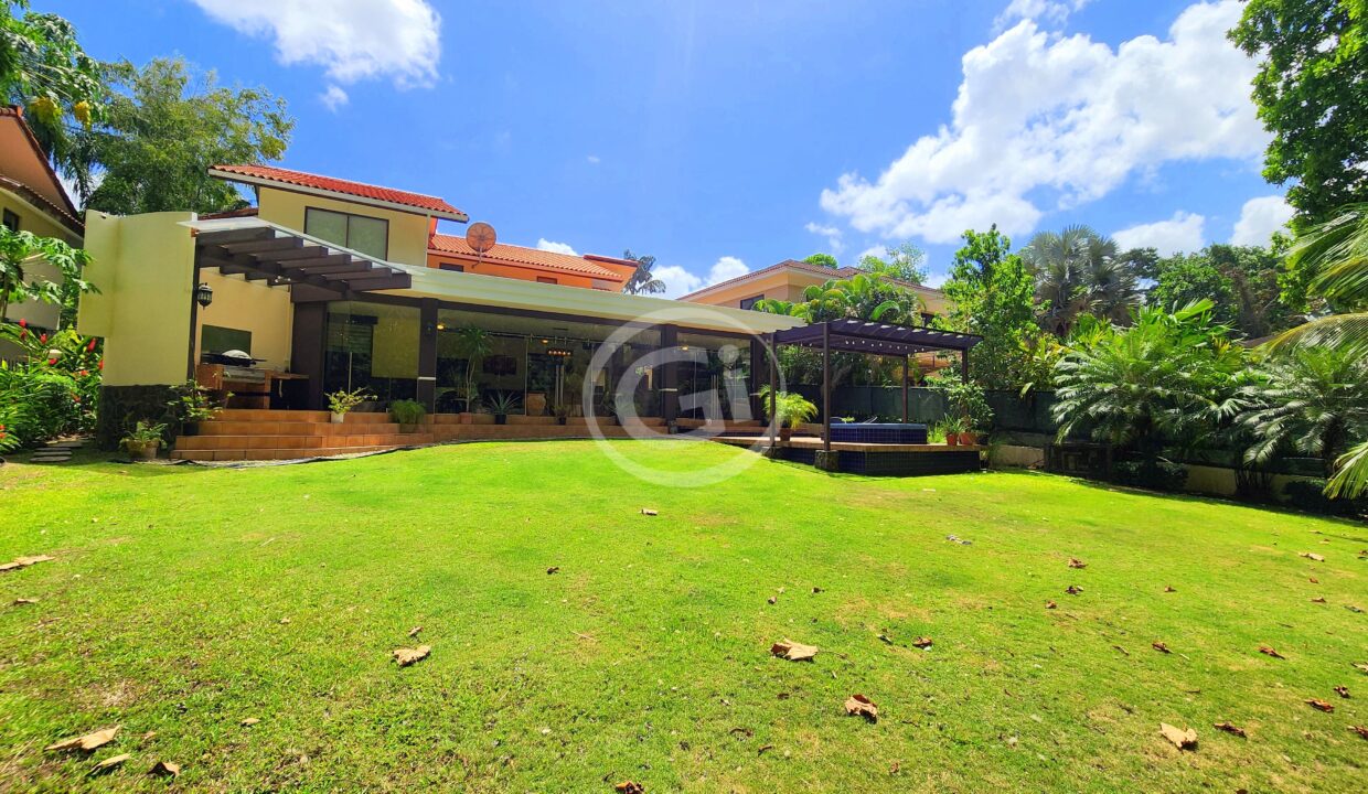 1. Patio. Casa en Venta Camino de Cruces. Panamá
