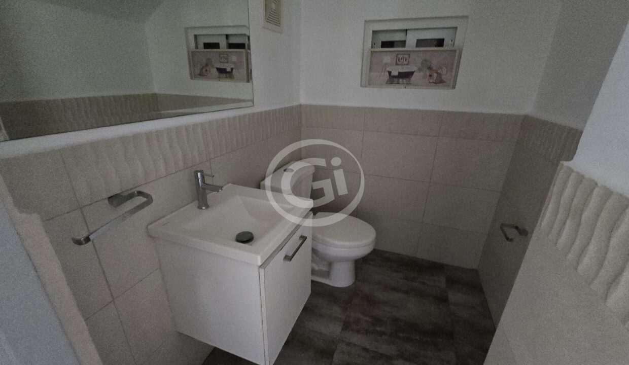 10. Baño de Visitas. Venta Quintas de Versalles Lyon