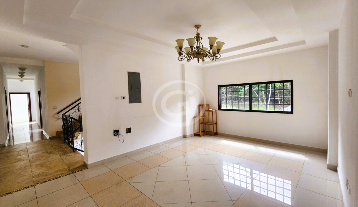 11. Sala familiar Piso 1 Casa Venta Llanos de Curundu