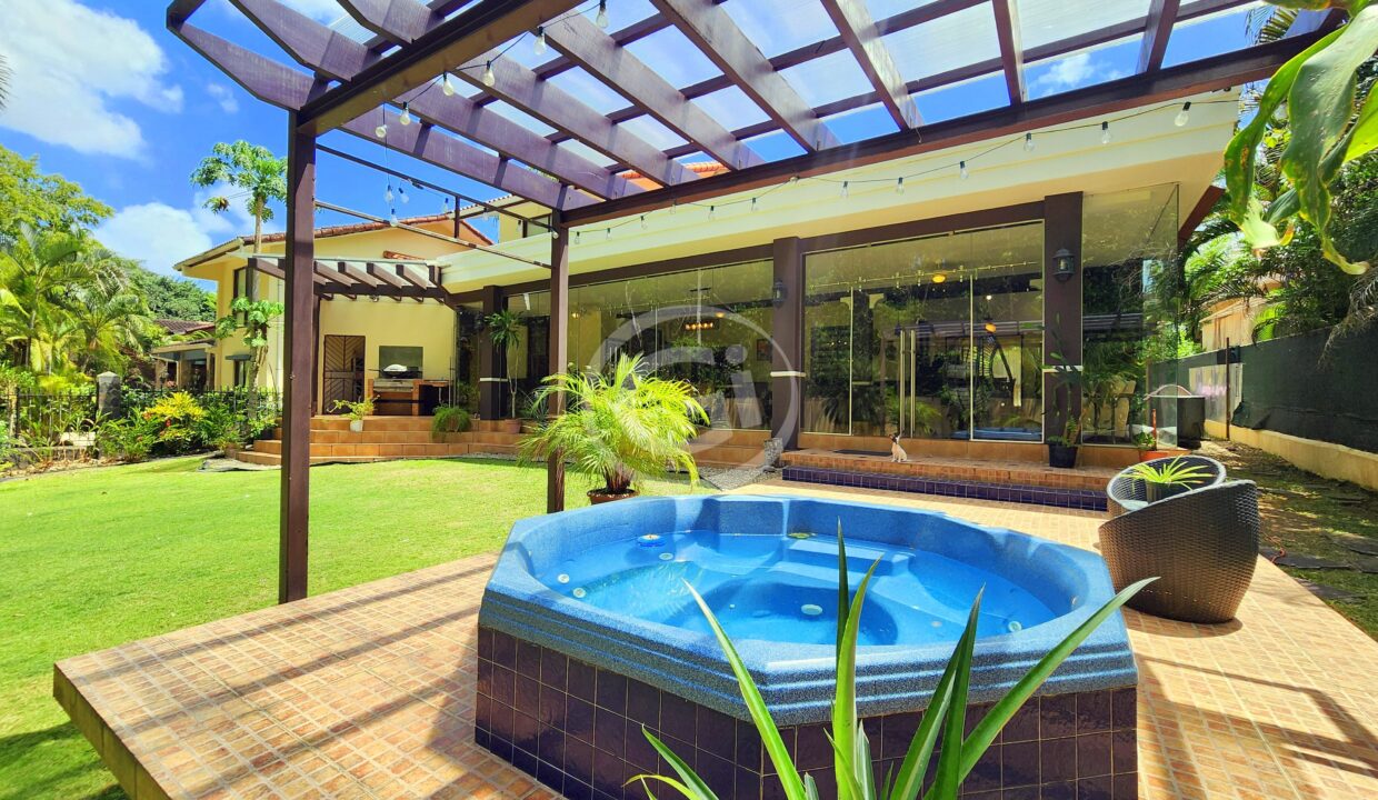 13. Patio. Casa en Venta Camino de Cruces. Panamá