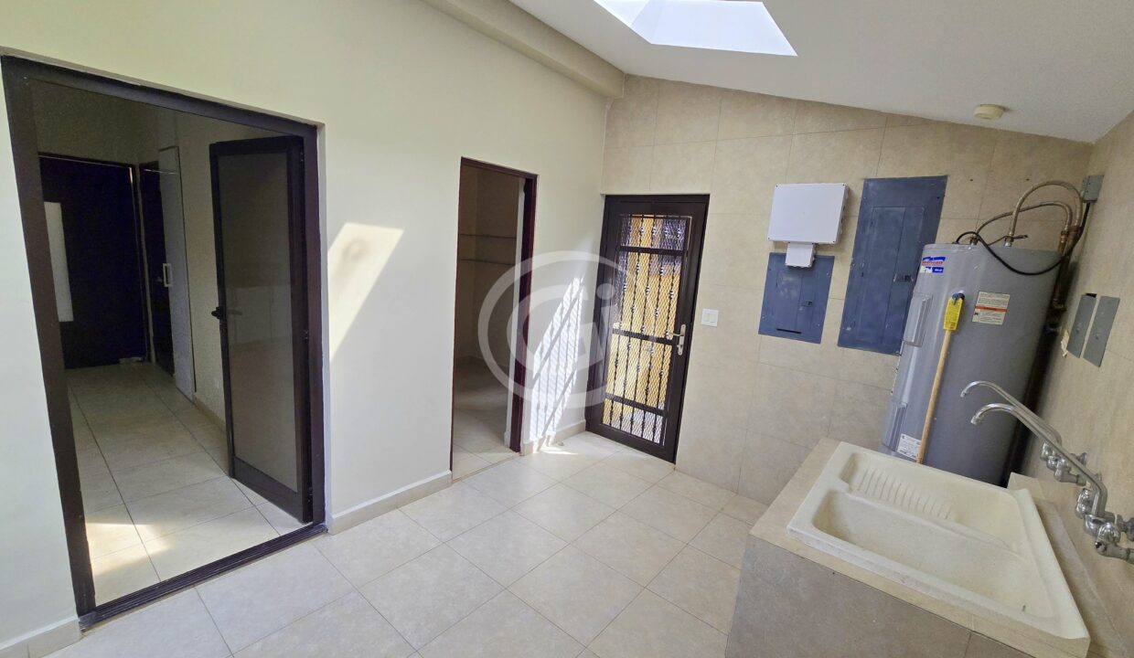 14. Lavanderia. Embassy Club Clayton. Casa en Venta o Alquiler
