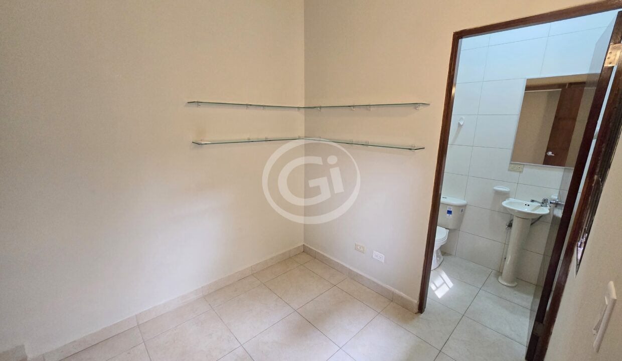 15. Cuarto y Baño Empeada. Embassy Club Clayton. Casa en Venta o Alquiler