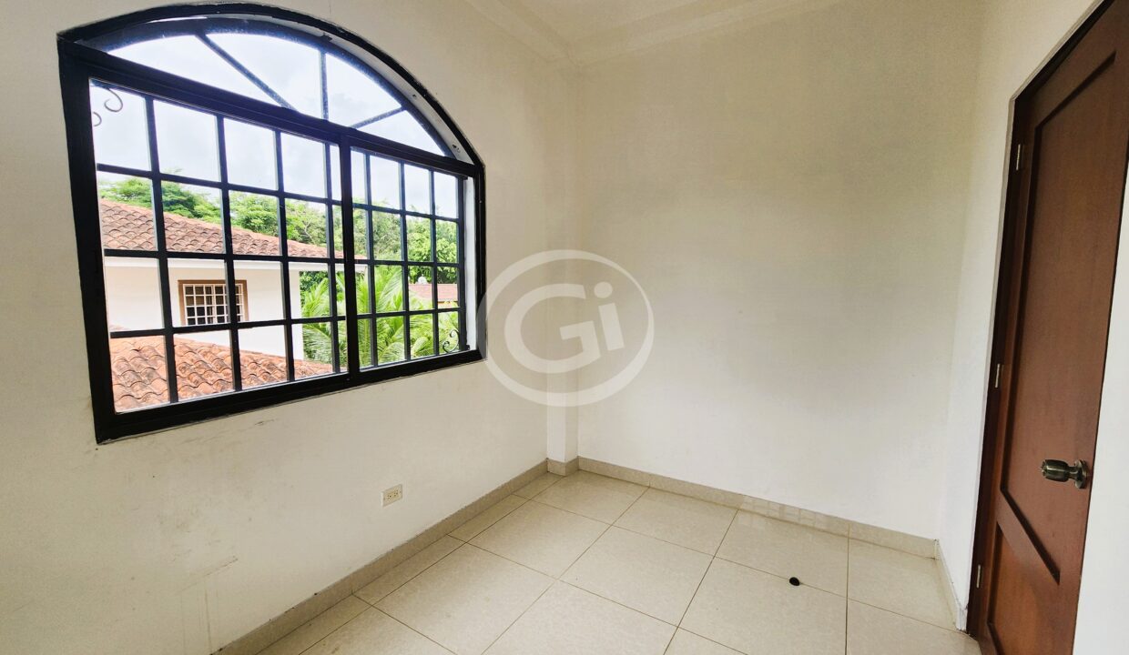 15. Estudio Habitacion Principal Piso 1 Casa Venta Llanos de Curundu