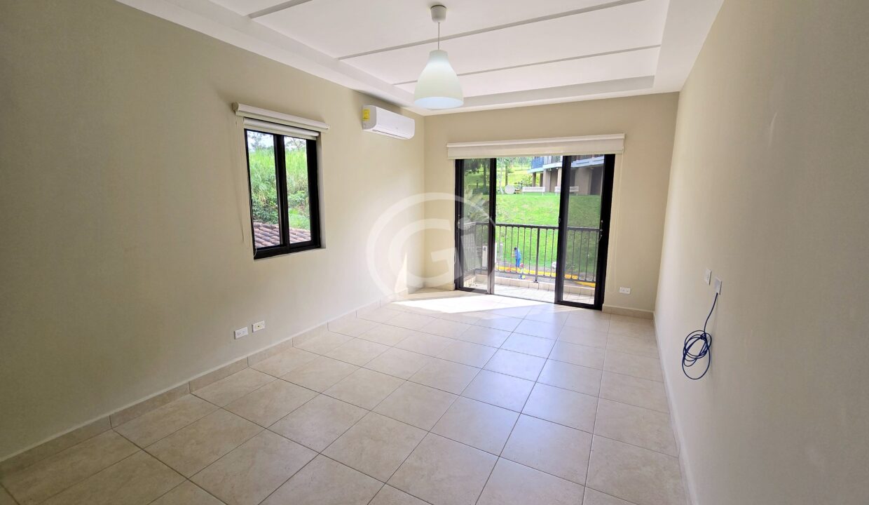 16. Sala Familiar. Embassy Club Clayton. Casa en Venta o Alquiler