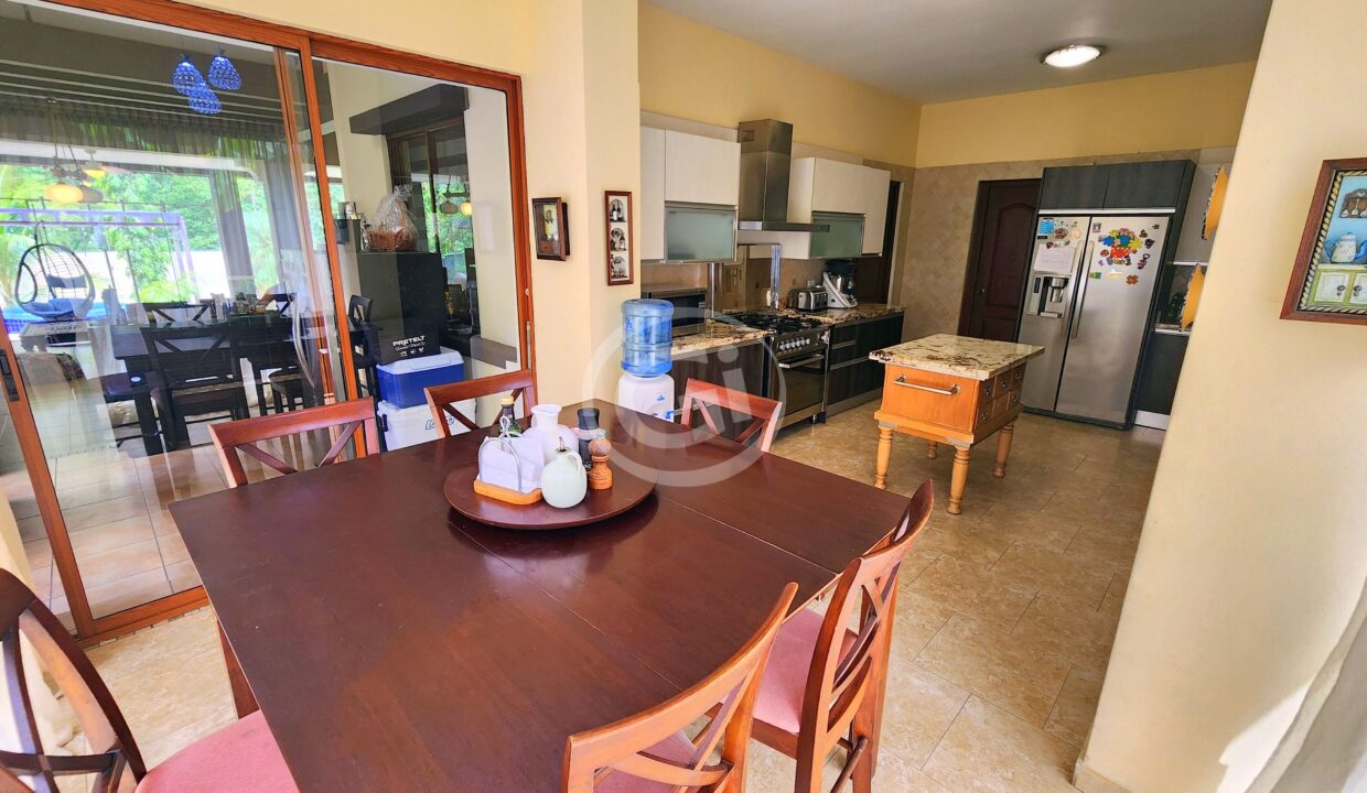 18. Cocina. Casa en Venta Camino de Cruces. Panamá