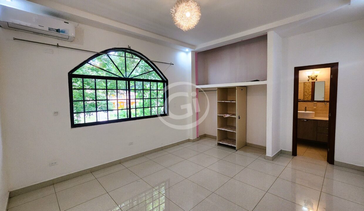 18. Habitacion 2 Piso 1 Casa Venta Llanos de Curundu