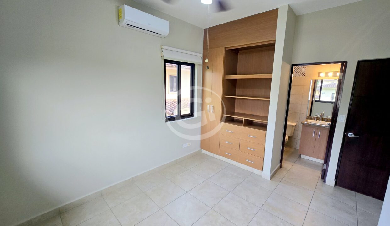25. Habitación 3. Embassy Club Clayton. Casa en Venta o Alquiler