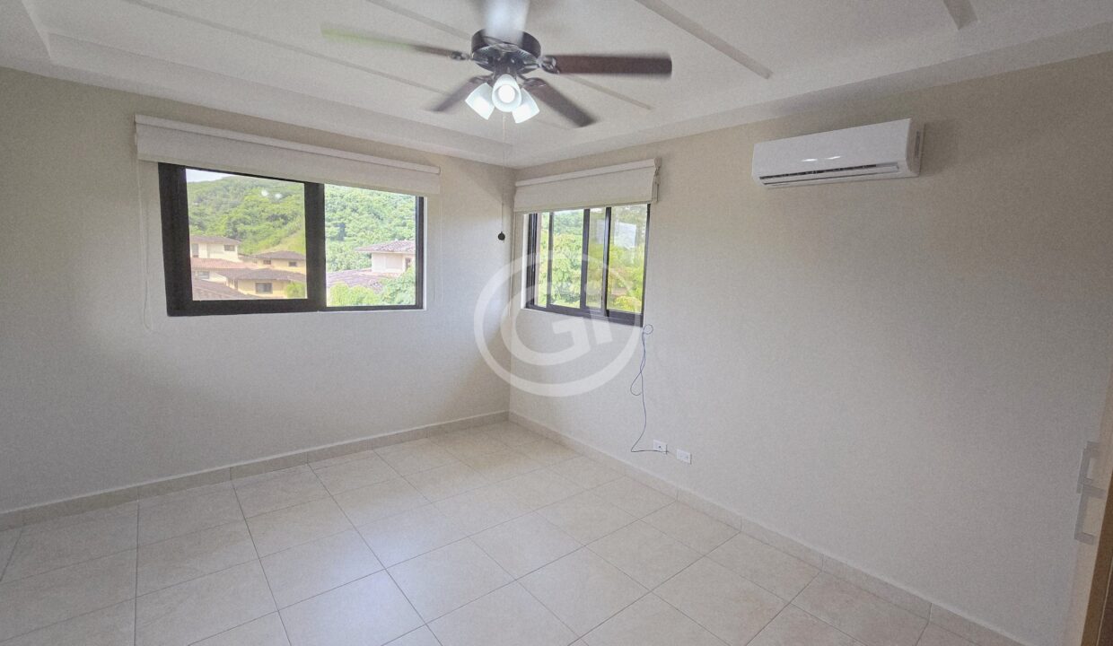 26. Habitación 4. Embassy Club Clayton. Casa en Venta o Alquiler