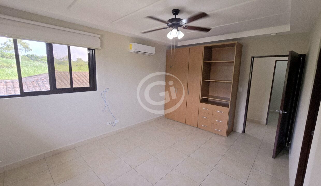 28. Habitación 4. Embassy Club Clayton. Casa en Venta o Alquiler