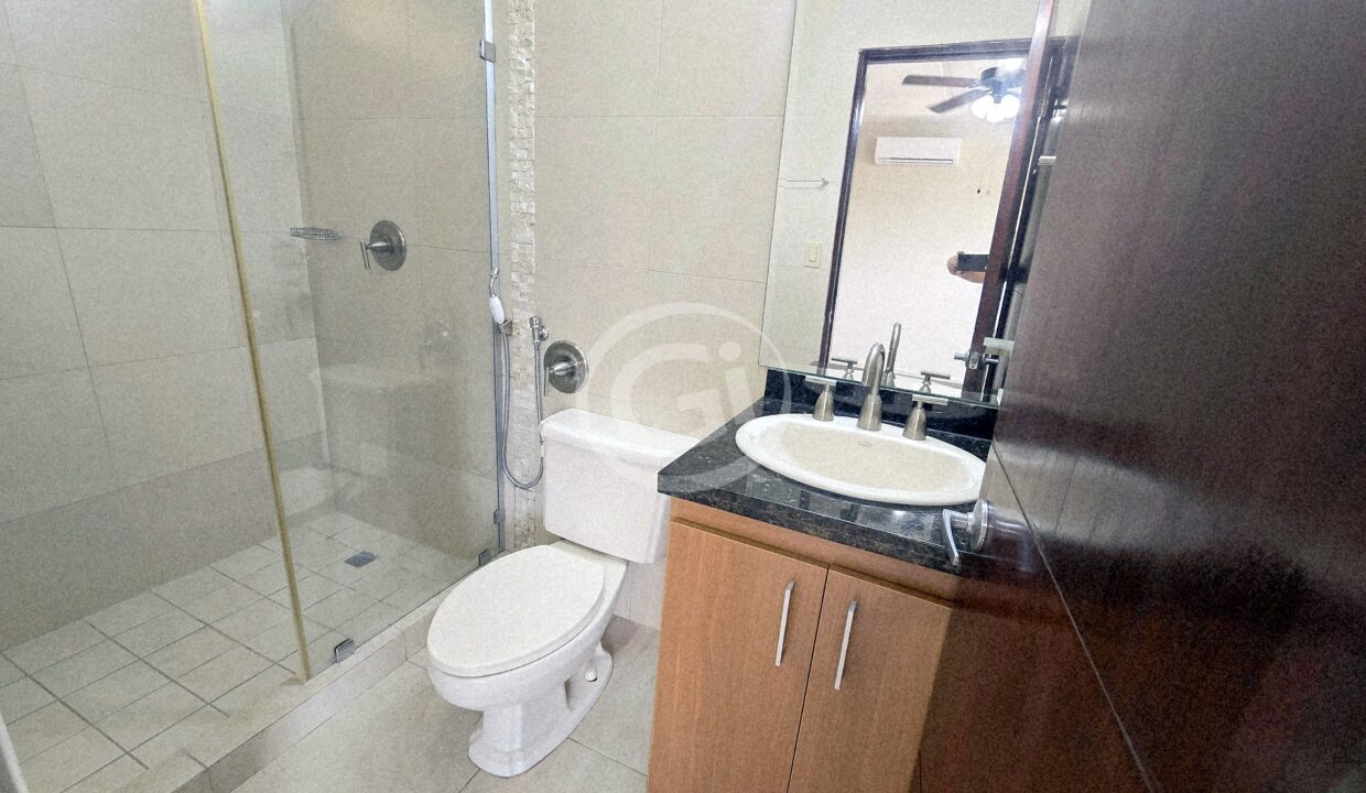 29. Habitación 4. Embassy Club Clayton. Casa en Venta o Alquiler