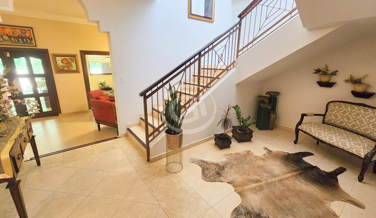 3. Hall de Entrada. Casa en Venta Camino de Cruces. Panamá