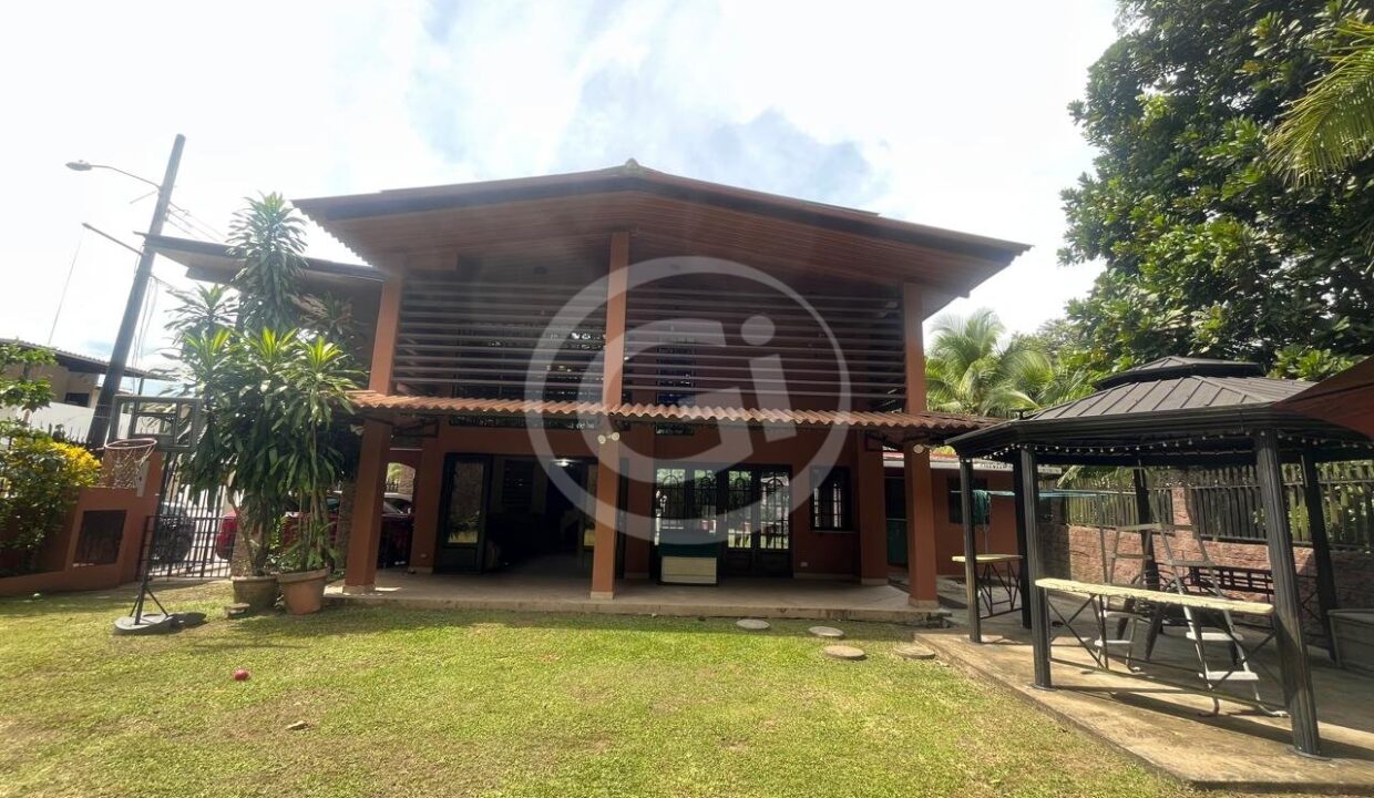 3.Condado patio 4